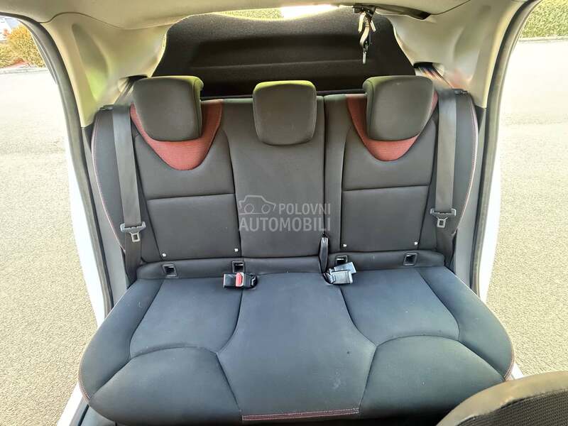 Renault Clio DCI 75 AUTHENTIQUE