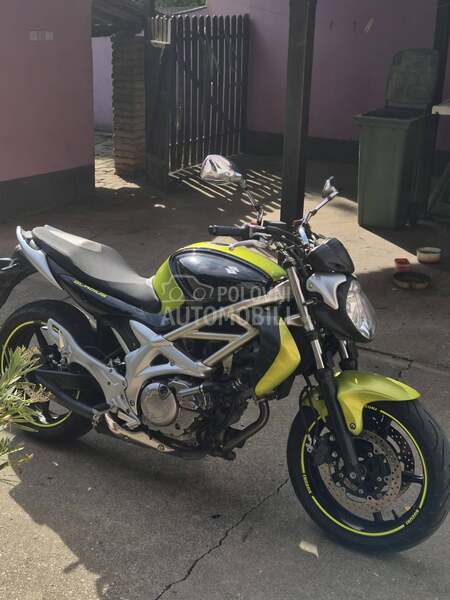 Suzuki SFV 650 gladius