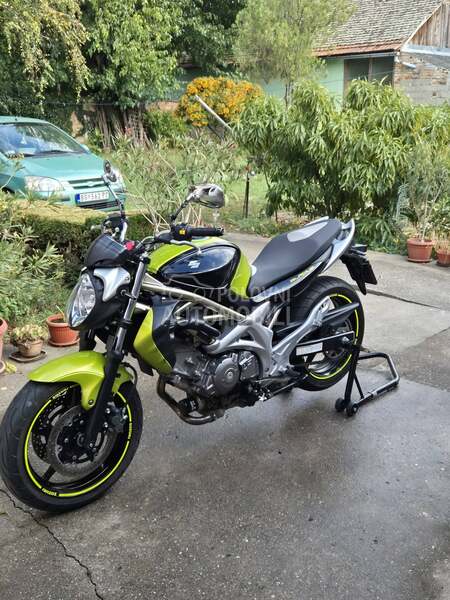 Suzuki SFV 650 gladius