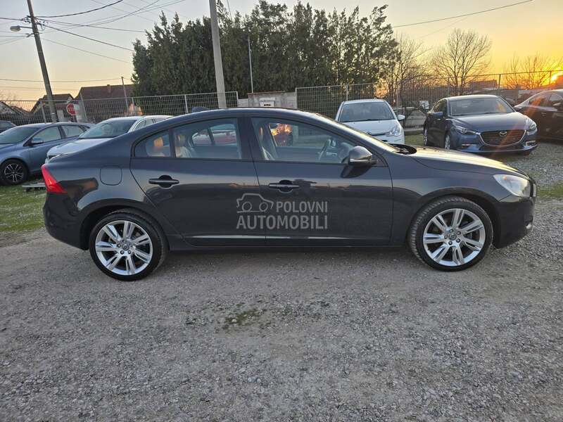 Volvo S60 2.0 D3 INTRO  FUL