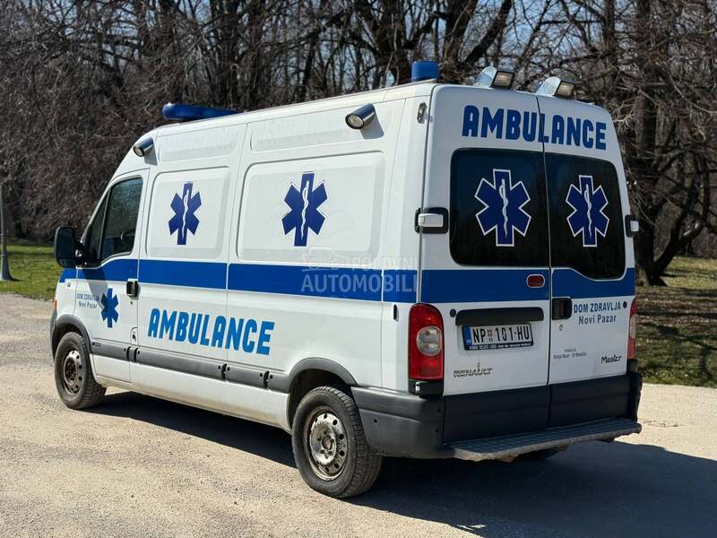 Renault Master ambulance