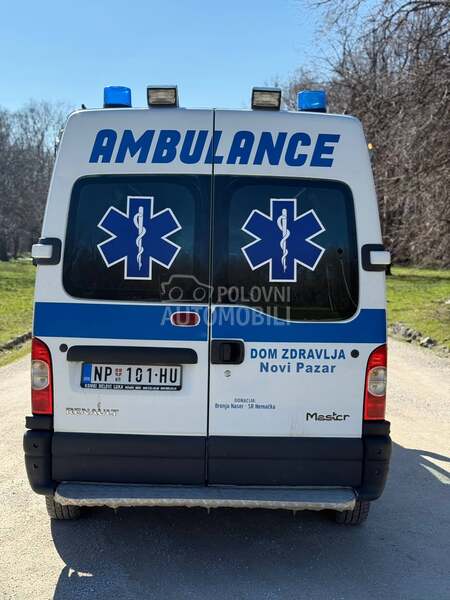 Renault Master ambulance