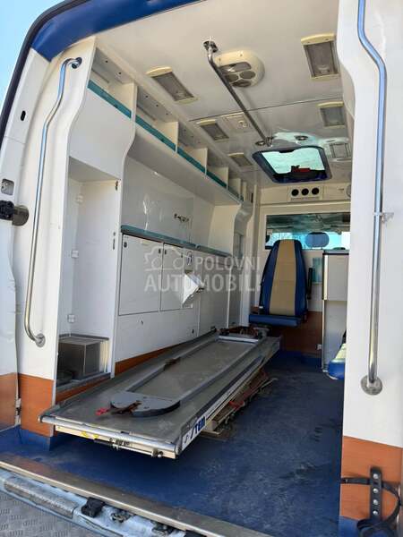 Renault Master ambulance