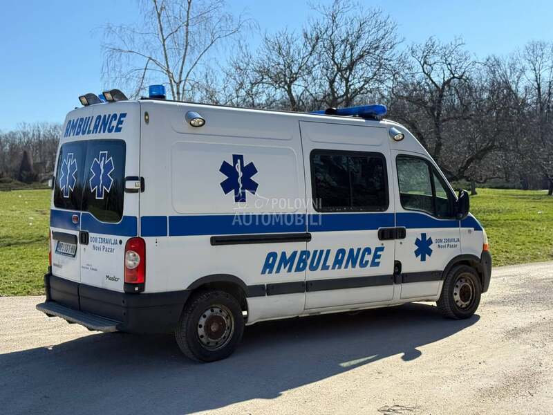 Renault Master ambulance