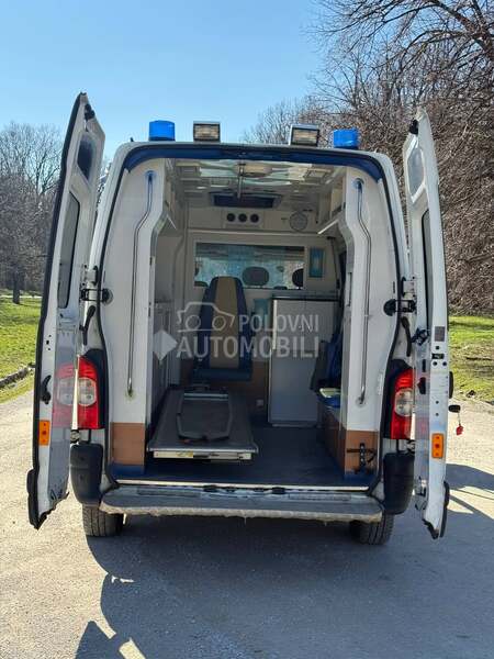 Renault Master ambulance
