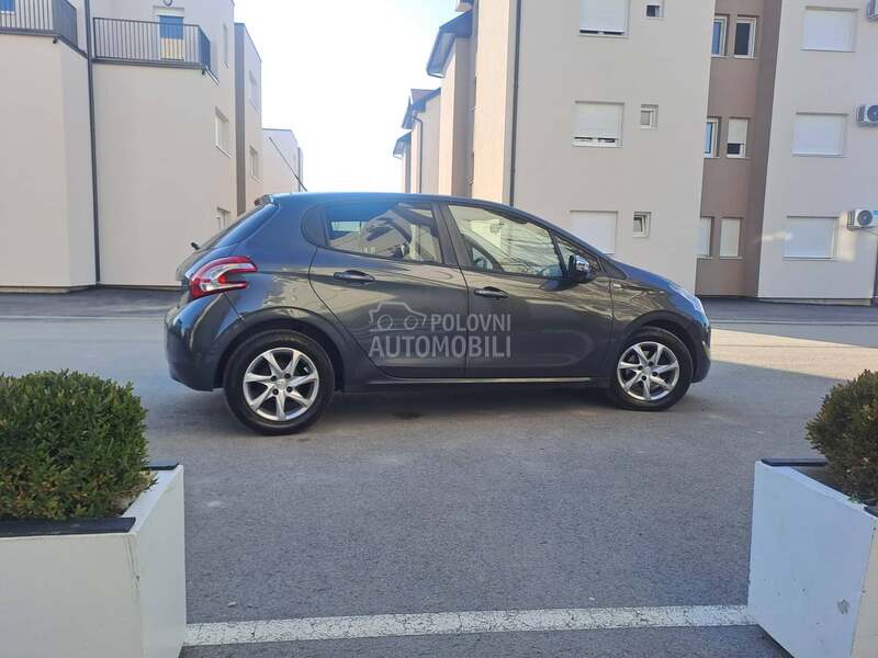 Peugeot 208 CH,STYLE