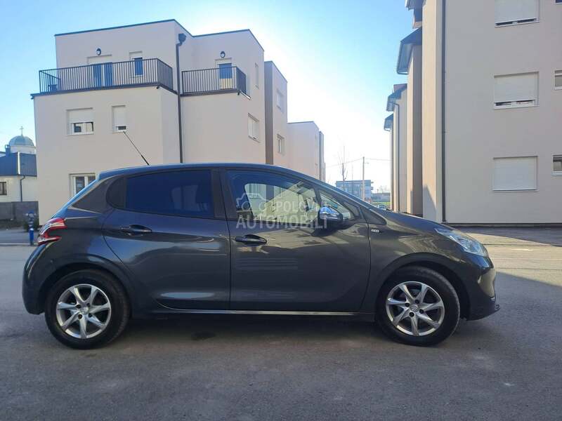 Peugeot 208 CH,STYLE