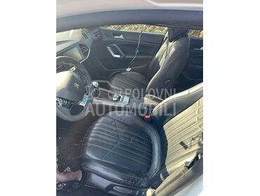 Kožni enterijer za Peugeot 308 od 2014. do 2020. god.