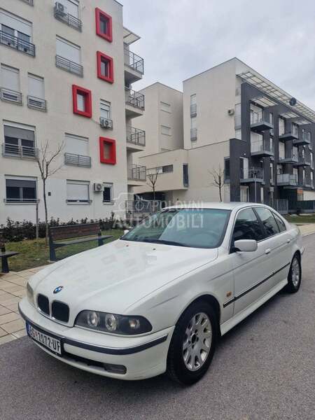 BMW 528 