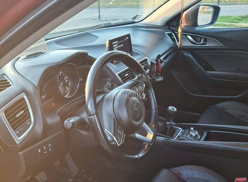Mazda 3 skyactiv