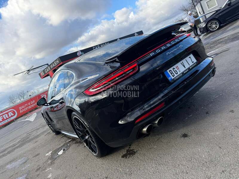Porsche Panamera 