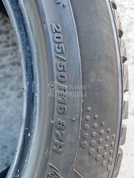 Kumho 205/50 R17 Zimska