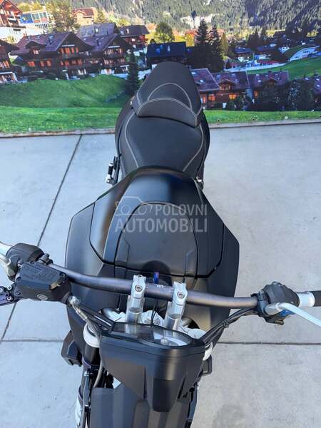 Aprilia Mana 850 custom