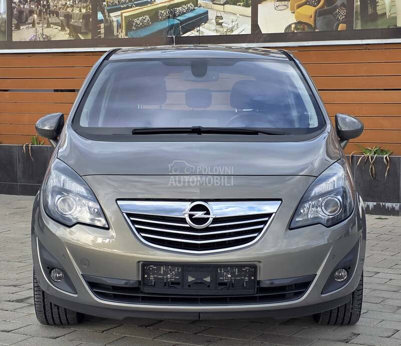 Opel Meriva 1.4 T /COSMO/ CH