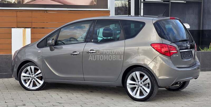 Opel Meriva 1.4 T /COSMO/ CH