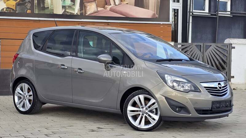 Opel Meriva 1.4 T /COSMO/ CH