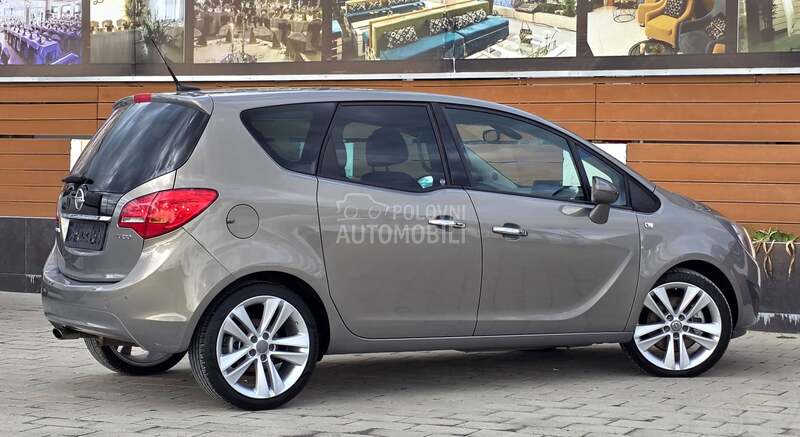 Opel Meriva 1.4 T /COSMO/ CH