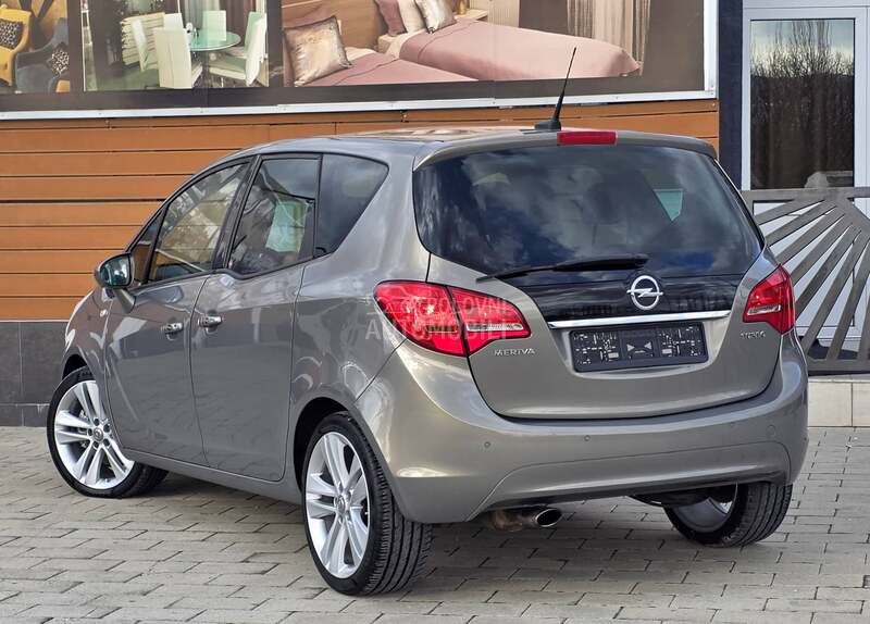 Opel Meriva 1.4 T /COSMO/ CH