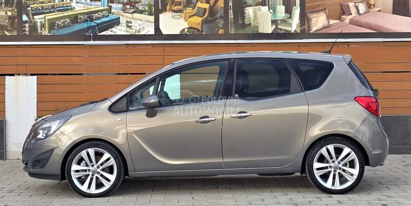 Opel Meriva 1.4 T /COSMO/ CH