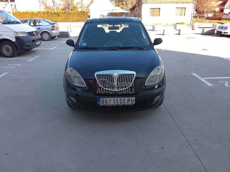 Lancia Ypsilon regdugoo