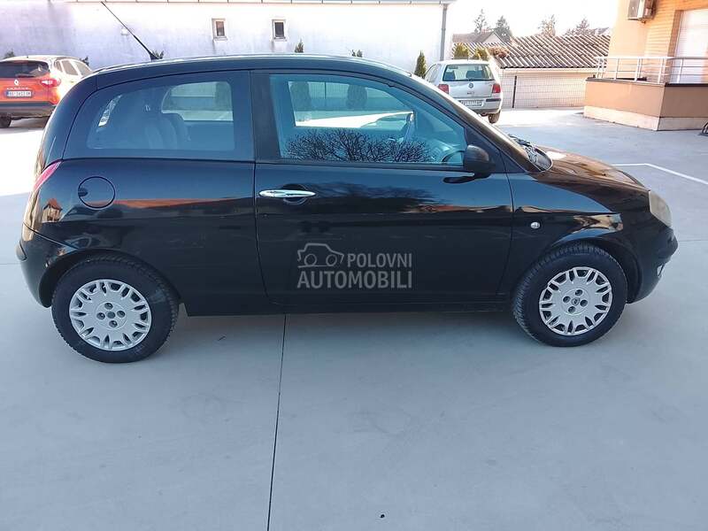 Lancia Ypsilon regdugoo