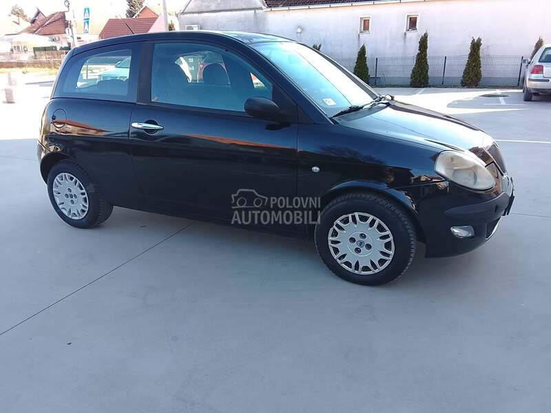 Lancia Ypsilon regdugoo