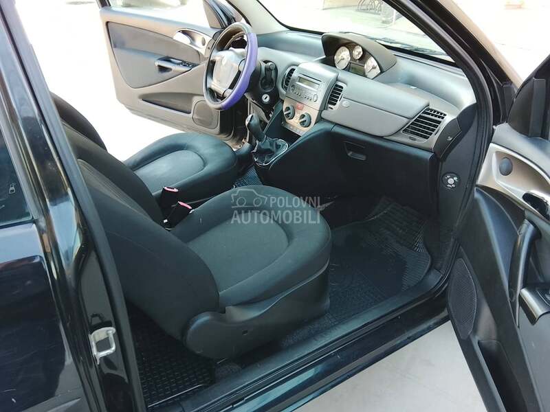 Lancia Ypsilon regdugoo