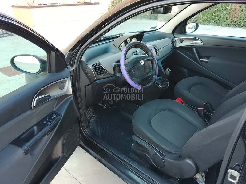 Lancia Ypsilon regdugoo