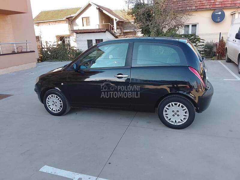 Lancia Ypsilon regdugoo