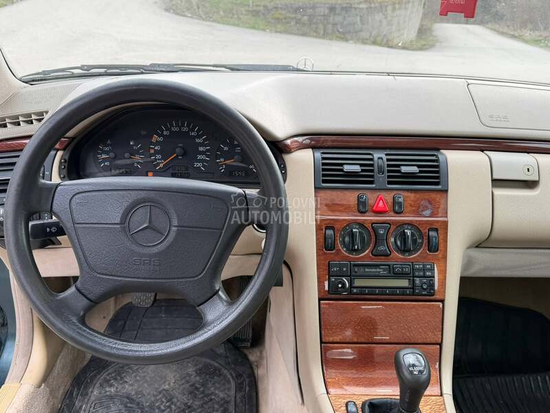 Mercedes Benz E 220 
