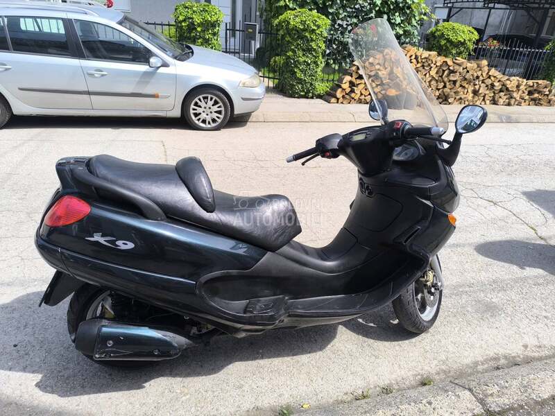 Piaggio x9