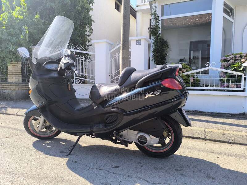 Piaggio x9