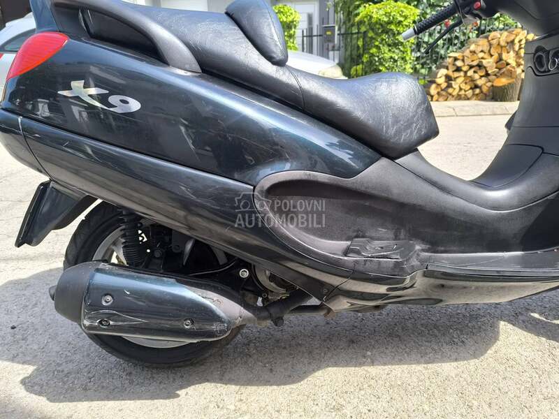 Piaggio x9