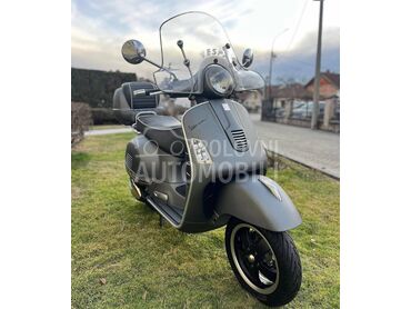 Piaggio Vespa GTS Super 300