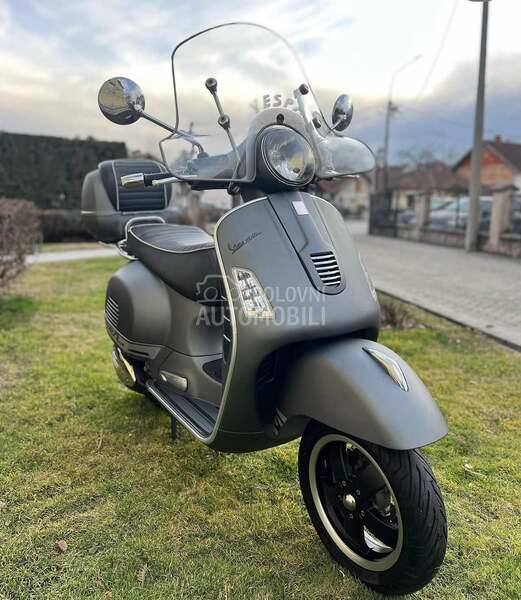 Piaggio Vespa GTS Super 300