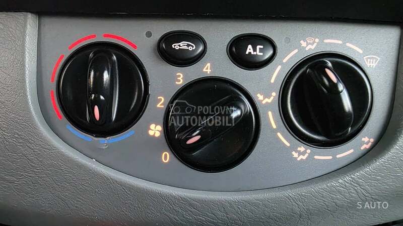 Renault Trafic KREDlTl BEZ UCESCA