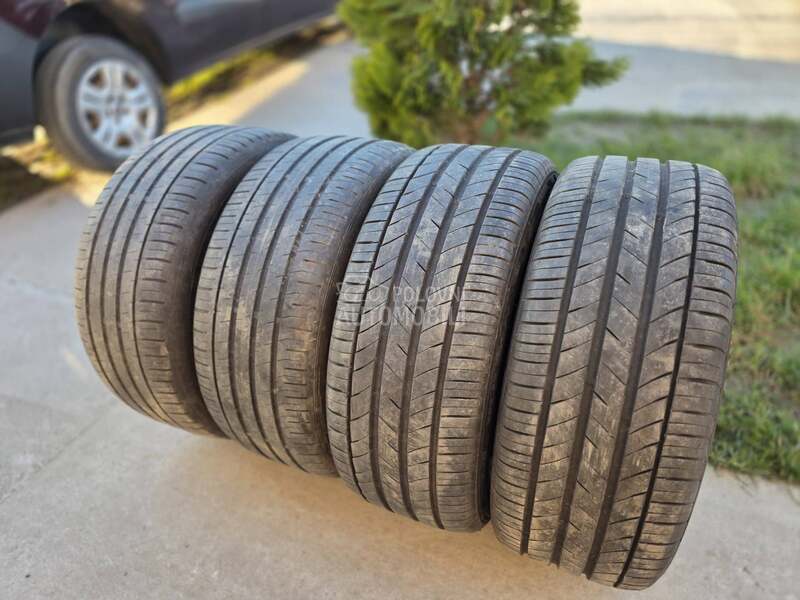 Kumho 245/45 R18 Letnja