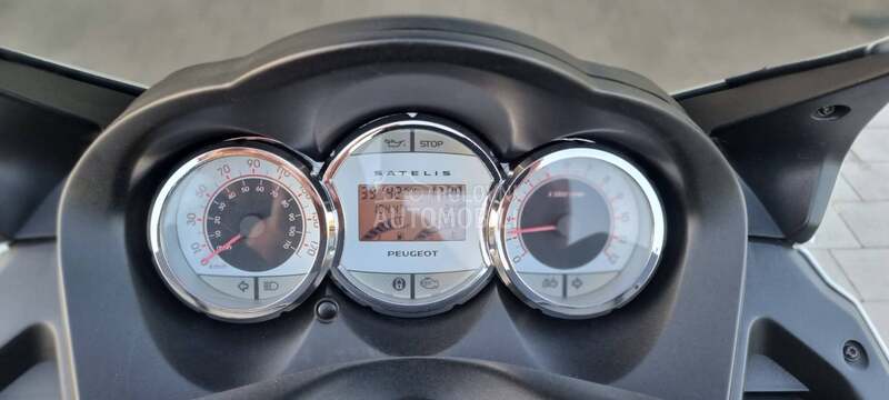 Peugeot Satelis 400