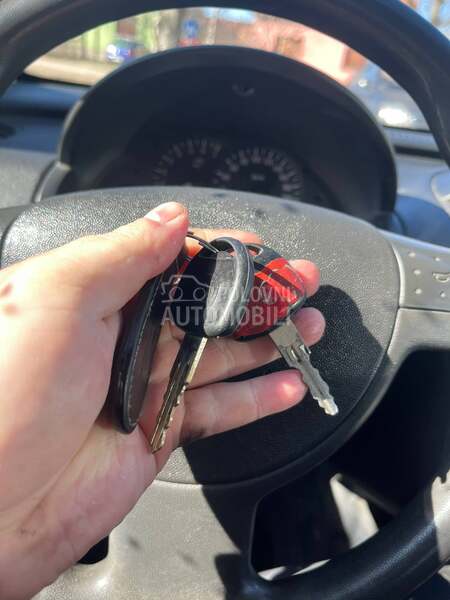 Opel Corsa C 1.0i 12V