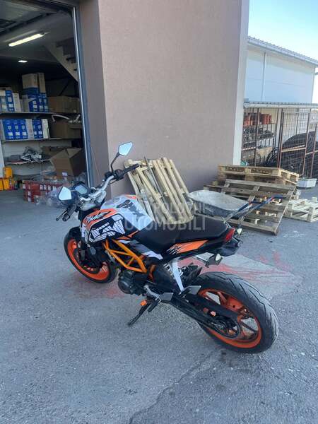 KTM duke 390 reg carbon