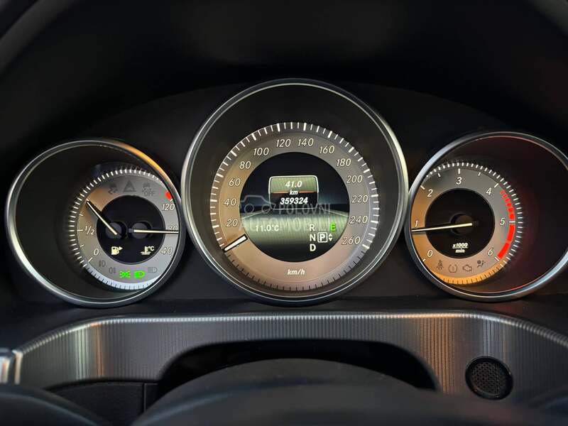 Mercedes Benz E 220 CDI