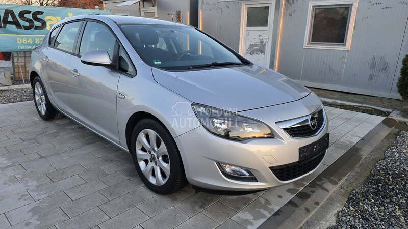 Opel Astra J N.A.V.I