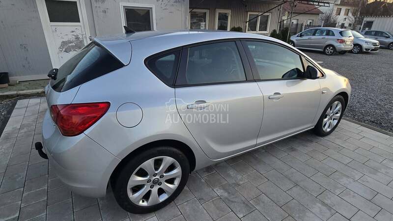 Opel Astra J N.A.V.I