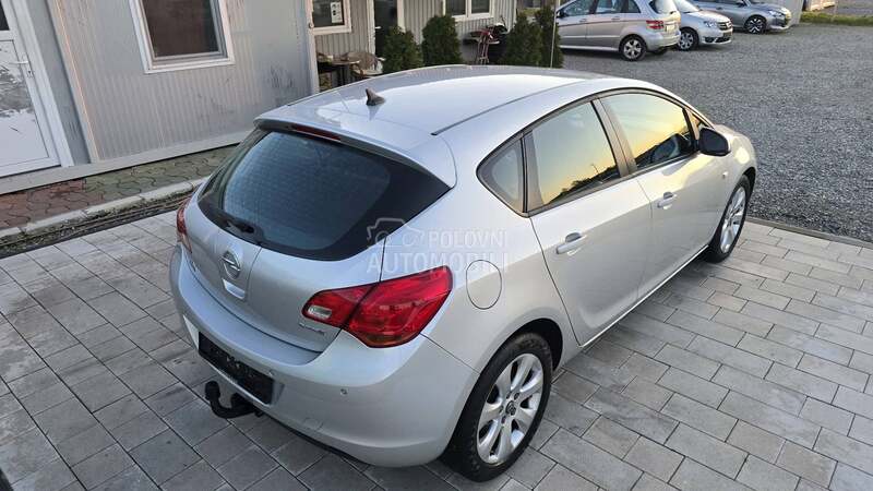 Opel Astra J N.A.V.I