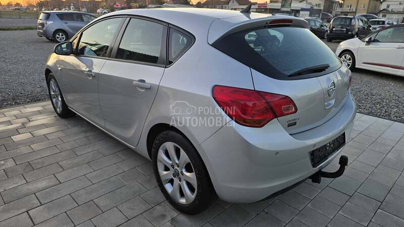 Opel Astra J N.A.V.I