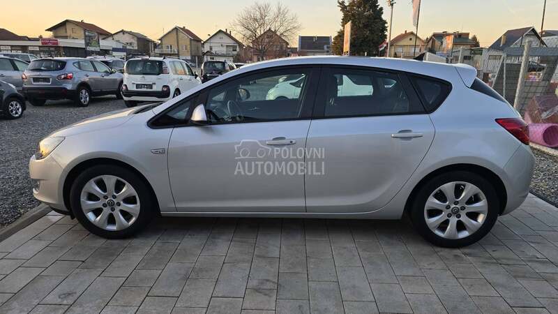 Opel Astra J N.A.V.I