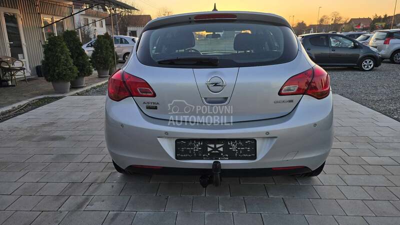 Opel Astra J N.A.V.I