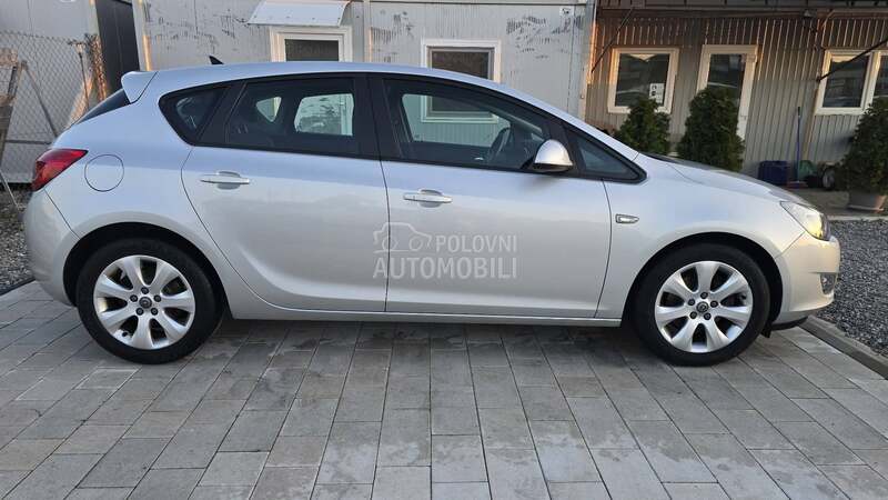 Opel Astra J N.A.V.I
