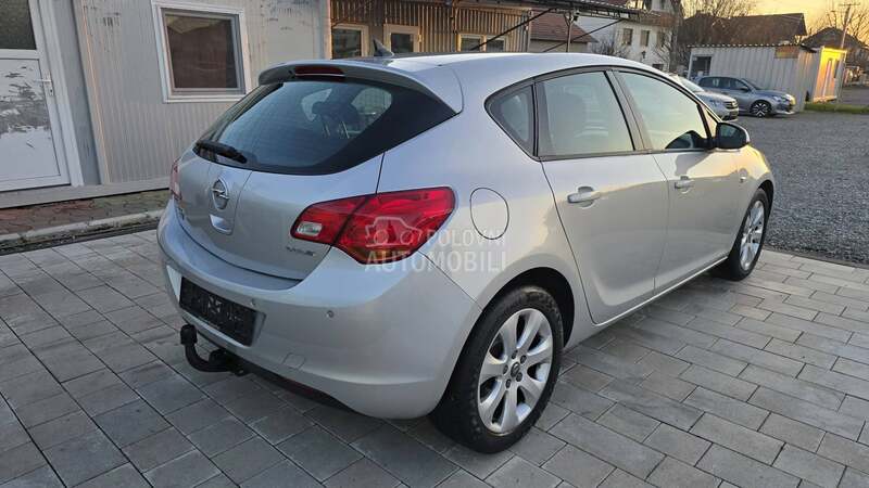 Opel Astra J N.A.V.I