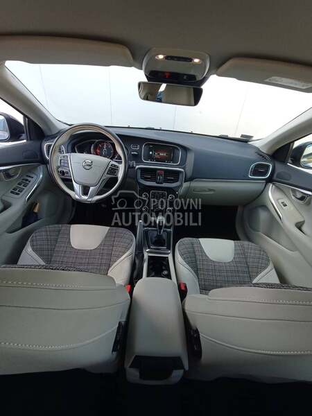 Volvo V40 